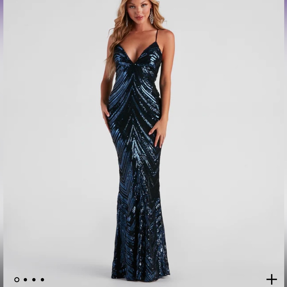 Windsor Aubrie Navy Sequin Maxi Formal Dress size small